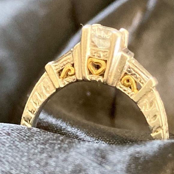 Platinum engagement ring - Picture 2 of 5